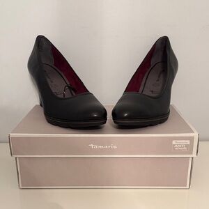 Tamaris Black Leather Pumps Heels Size 10.5 New in box